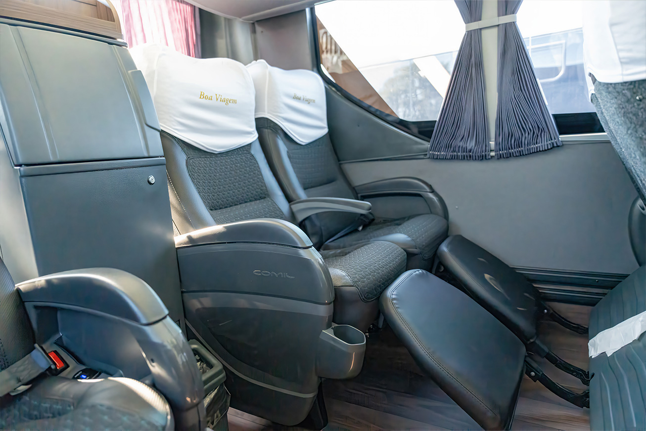 Foto Ônibus DD Semi Leito 24910 - 52 lugares